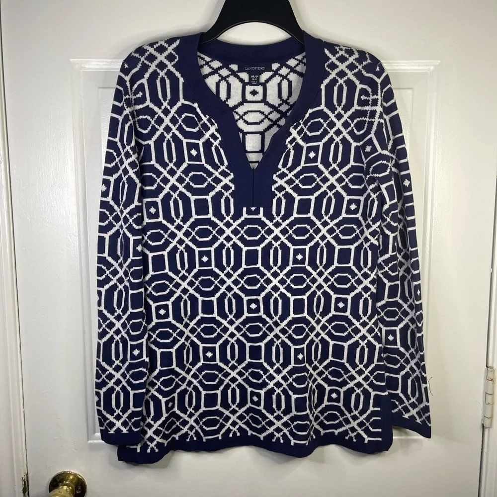 Lands End v neck geometric‎ white and blue sweater.